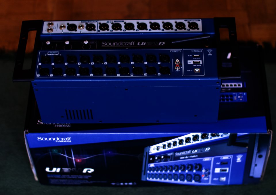Mesa de mezclas Soundcraft UI24R de segunda mano · Foto 1 de 6 · Bizkaia · 595 €