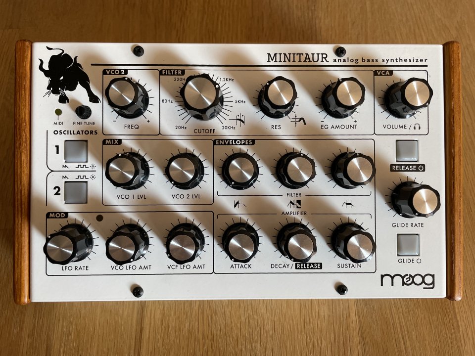 Moog Minitaur Blanco (edición limitada)