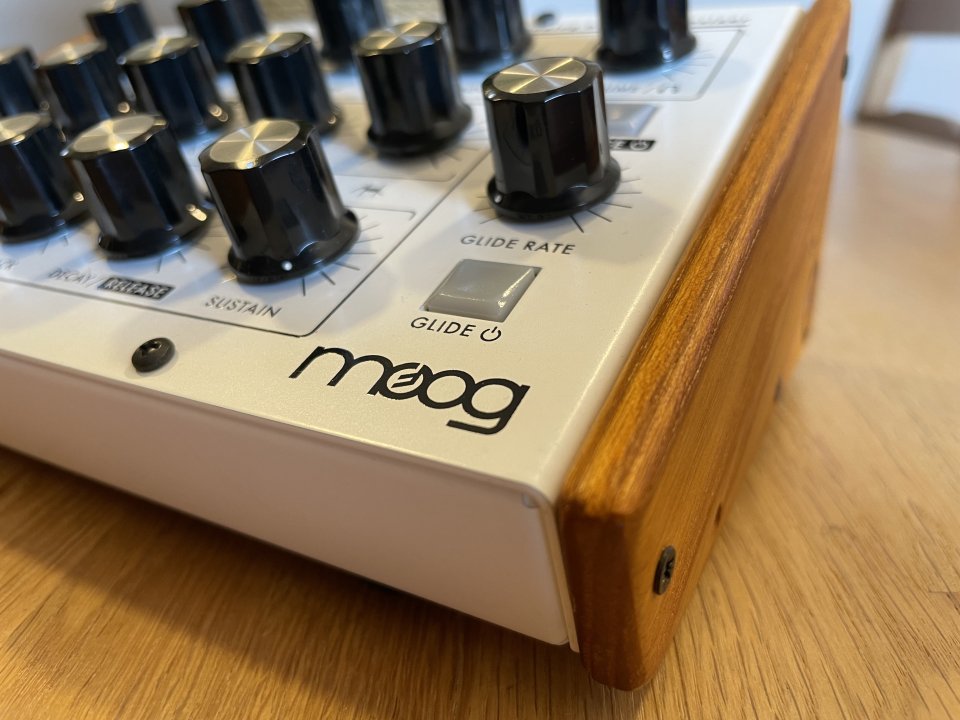 Moog Minitaur Blanco (edición limitada)