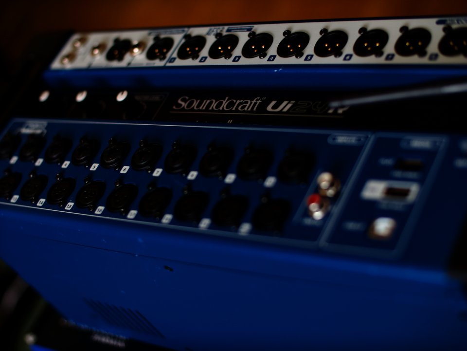 Mesa de mezclas Soundcraft UI24R de segunda mano · Foto 2 de 6 · Bizkaia · 595 €