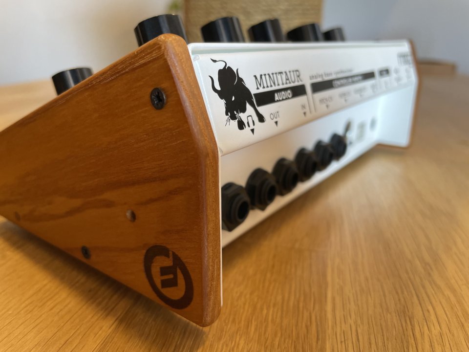 Moog Minitaur Blanco (edición limitada)