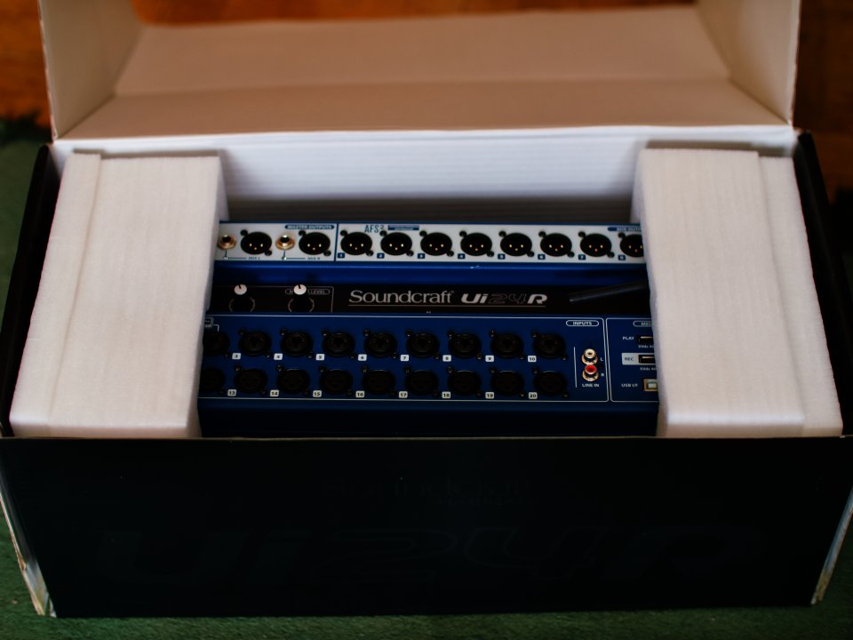 Mesa de mezclas Soundcraft UI24R de segunda mano · Foto 4 de 6 · Bizkaia · 595 €
