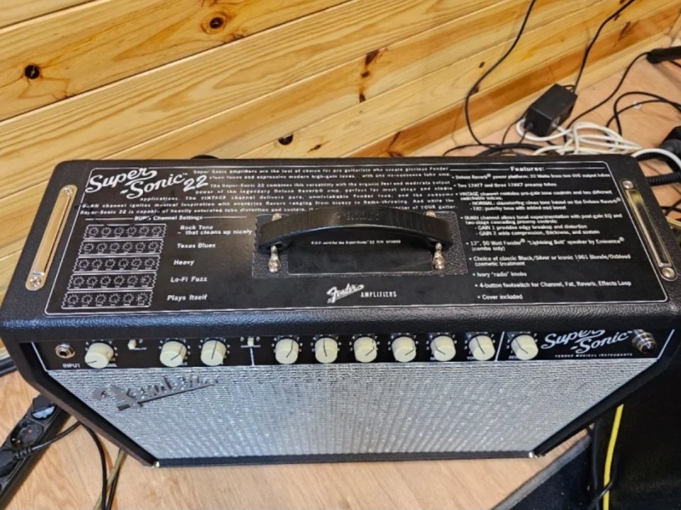 Fender Supersonic de segunda mano · Foto 3 de 5 · Cádiz · 1200 €