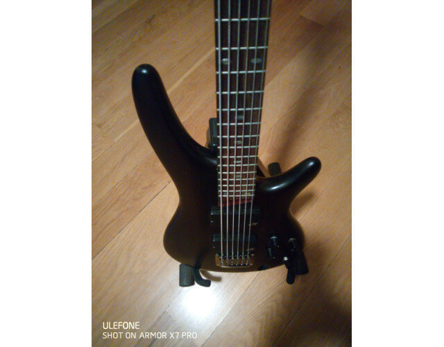 Bass VI Ibanez SRC6 con previo Aguilar OBP-3tK/PP y 2 Aguilar DCB G3