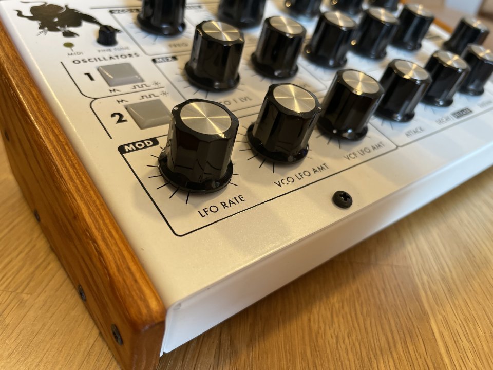 Moog Minitaur Blanco (edición limitada)
