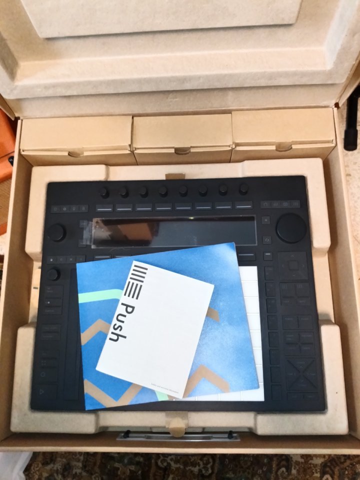 PUSH 3 + ableton live 11 suite de segunda mano · Foto 3 de 4 · Málaga · 940 €