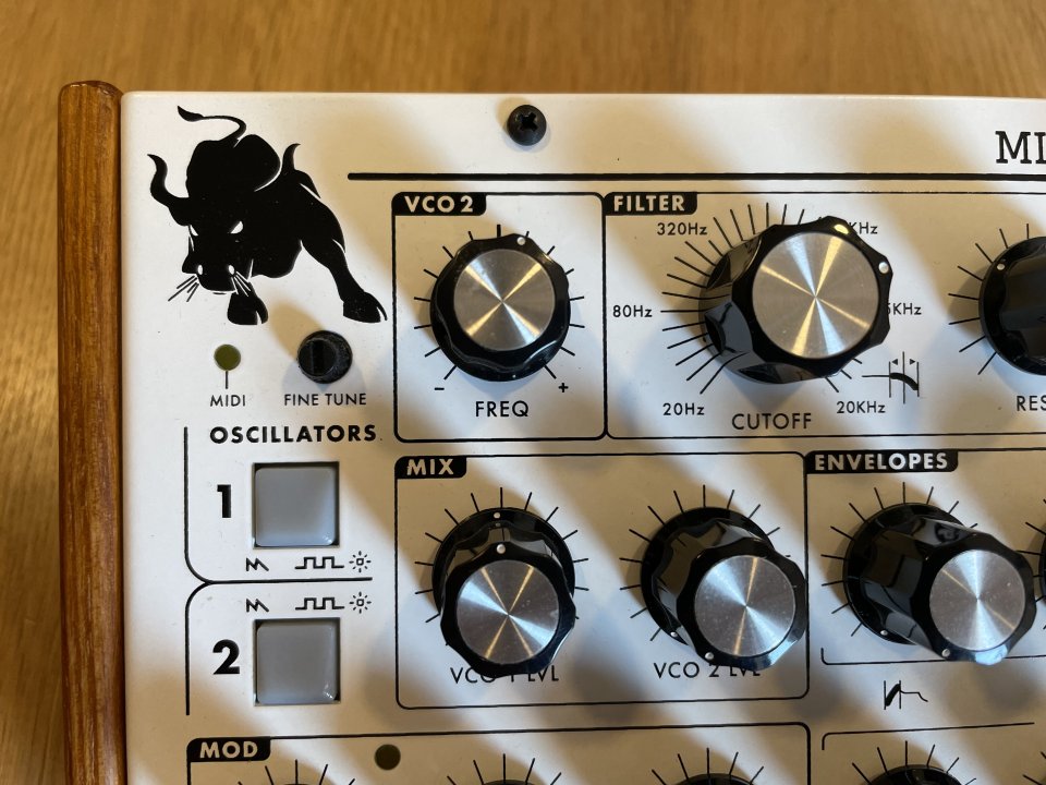 Moog Minitaur Blanco (edición limitada)
