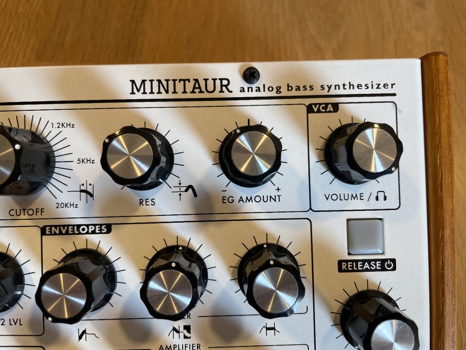 Moog Minitaur Blanco (edición limitada)