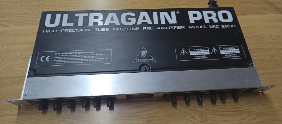 Behringer ULTRAGAIN PRO mod MIC 2200
