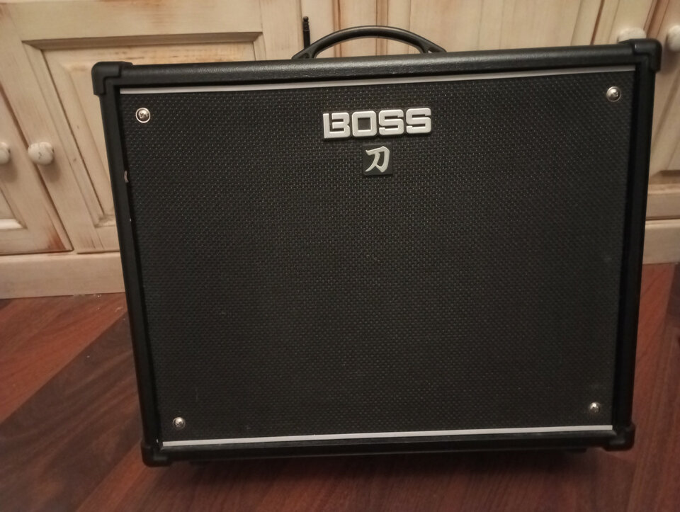 BOSS KATANA MKI más pedal.