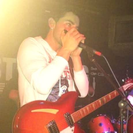 VOCALISTA O GUITARRA