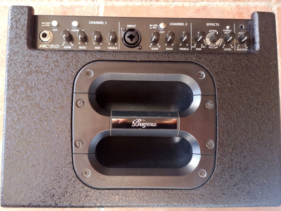 Bugera AC 60, amplificador para guitarra acústica y voz