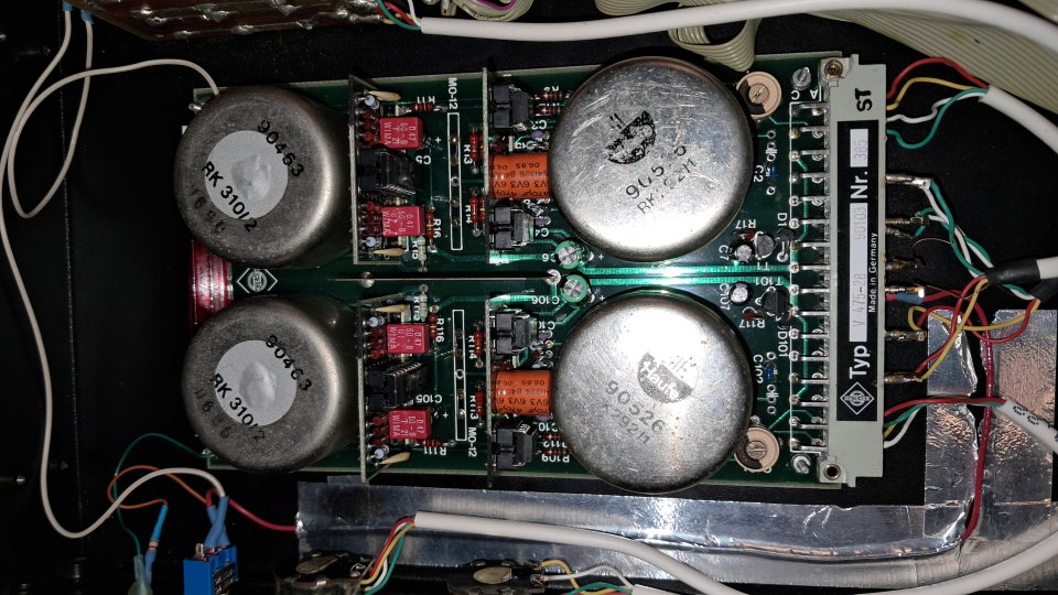 Sumador analógico de 32 canales, Neumann v475-2B