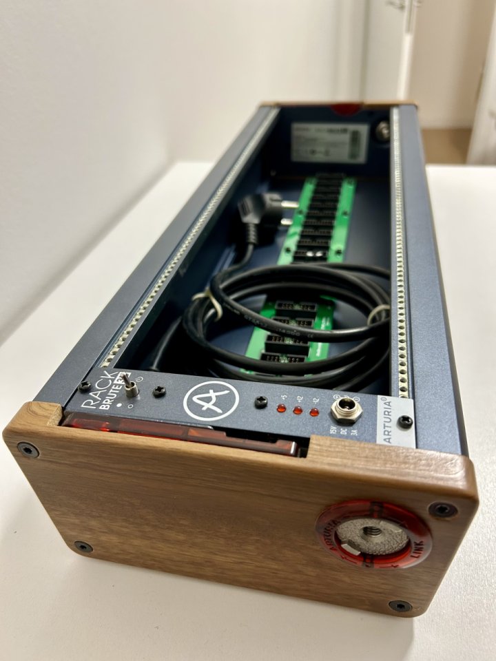 Arturia RackBrute 3U – 88HP Eurorack Case