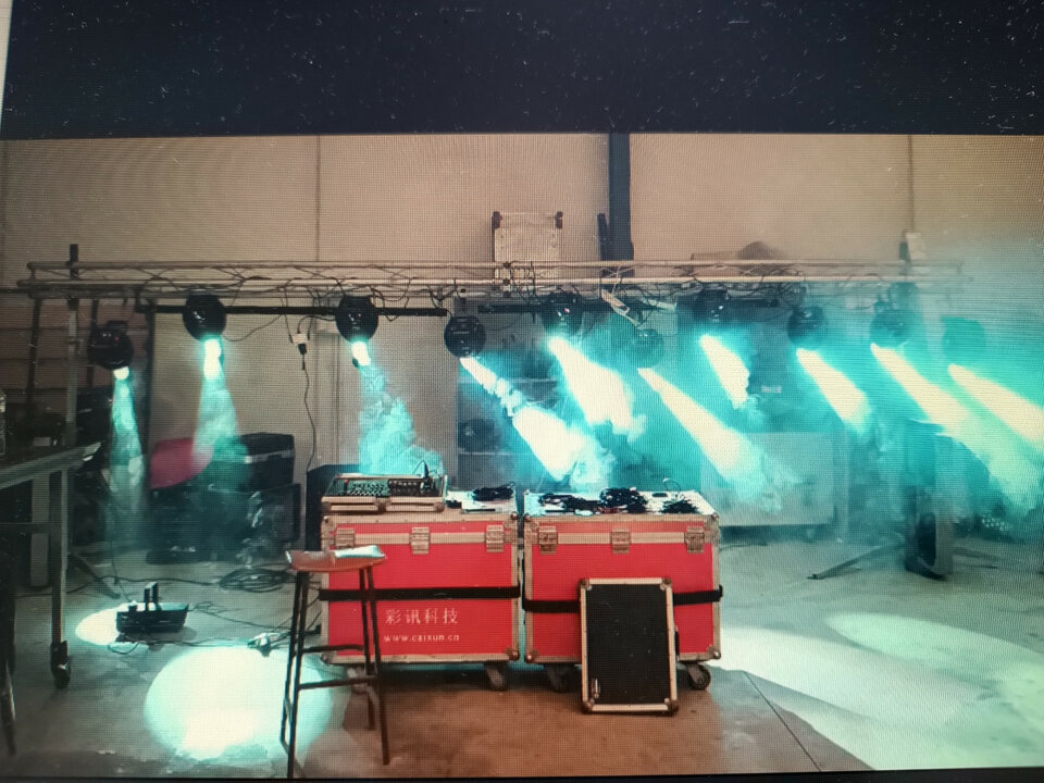 Scaner moviles  TS-255 + mesa DMX  Pilot -2000