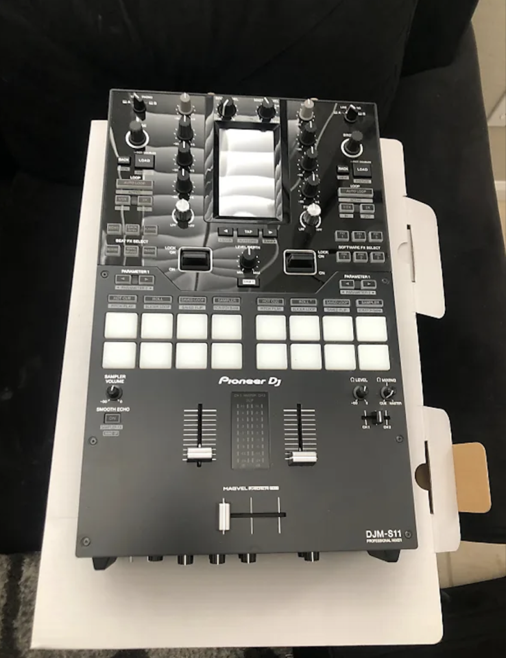 Mesa Mezclas Pioneer DJM-S11 NUEVA