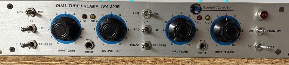 Pre Microfono Summit Audio TPA200B