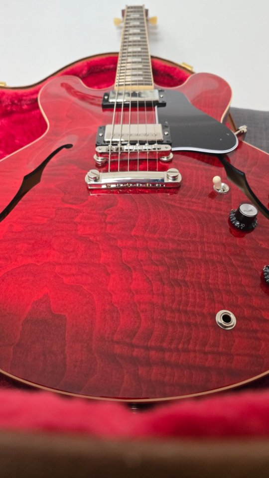 Gibson ES-335 60s Sixties Block Figured Cherry de segunda mano · Foto 2 de 7 · Sevilla · 2999 €