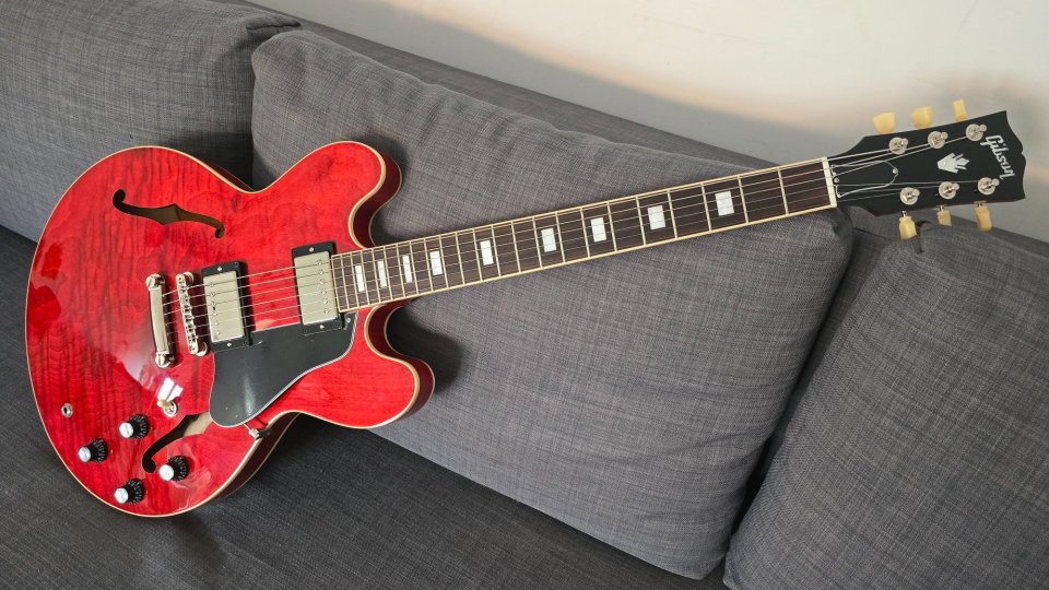 Gibson ES-335 60s Sixties Block Figured Cherry de segunda mano · Foto 5 de 7 · Sevilla · 2999 €
