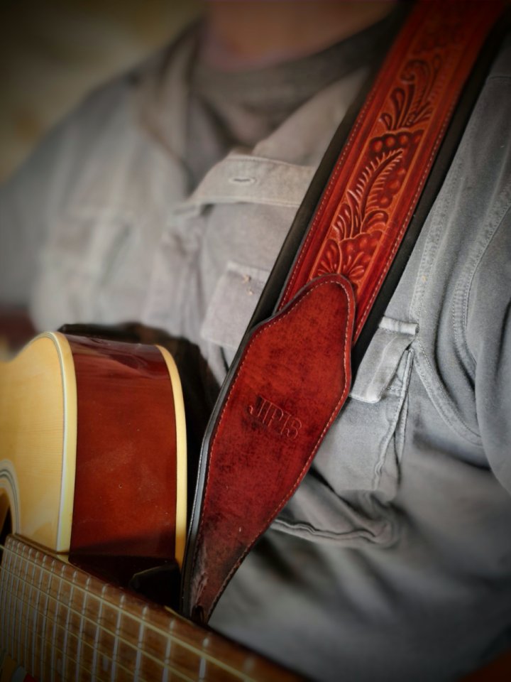 Correa guitarra de cuero trabajado