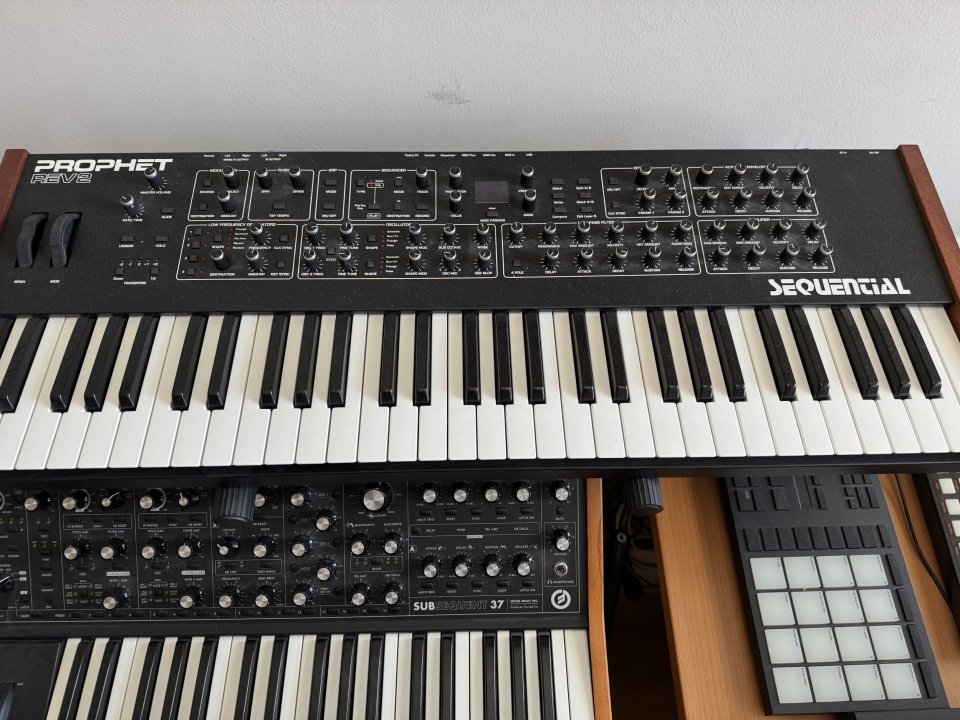 Prophet Rev 2 Sequential de segunda mano · Foto 1 de 2 · Barcelona · 2400 €