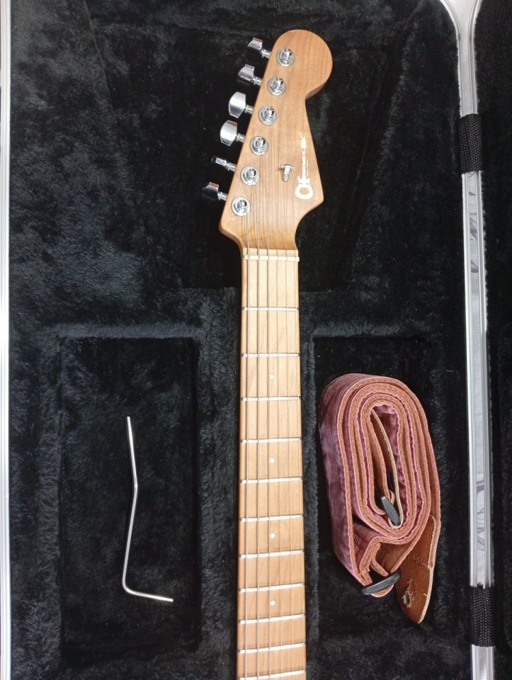 Charvel Pro-Mod DK24 HH 2PT CM Burgundy Mist + estuche original Charvel de segunda mano · Foto 5 de 10 · A Coruña · 780 €