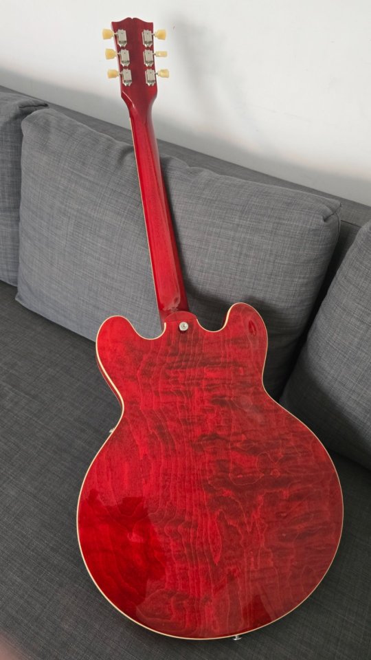 Gibson ES-335 60s Sixties Block Figured Cherry de segunda mano · Foto 7 de 7 · Sevilla · 2999 €