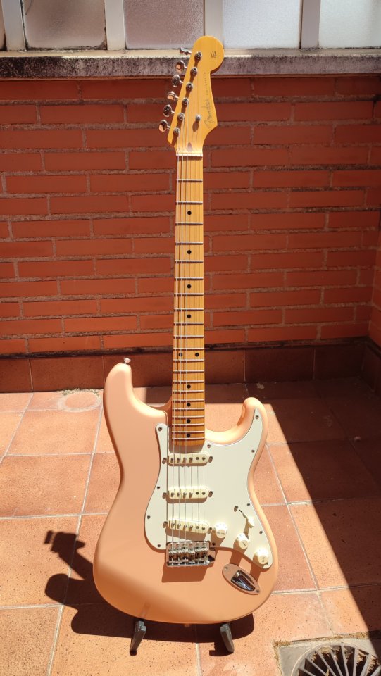 Stratocaster 56 Shell Pink MIJ de 1997 de segunda mano · Foto 1 de 8 · Toledo · 1200 €