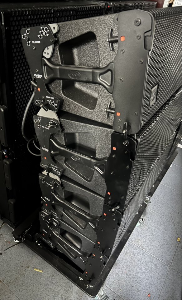 Vendo 8 cajas de line array autoamplificados  das Event 208