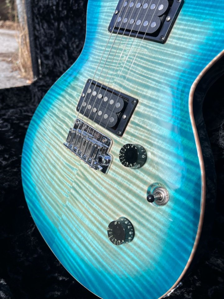 Tom Anderson Bobcat custom. Fotos.  CAMBIOS