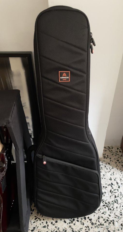 Funda de guitarra Armour Uno de segunda mano · Sevilla · 65 €