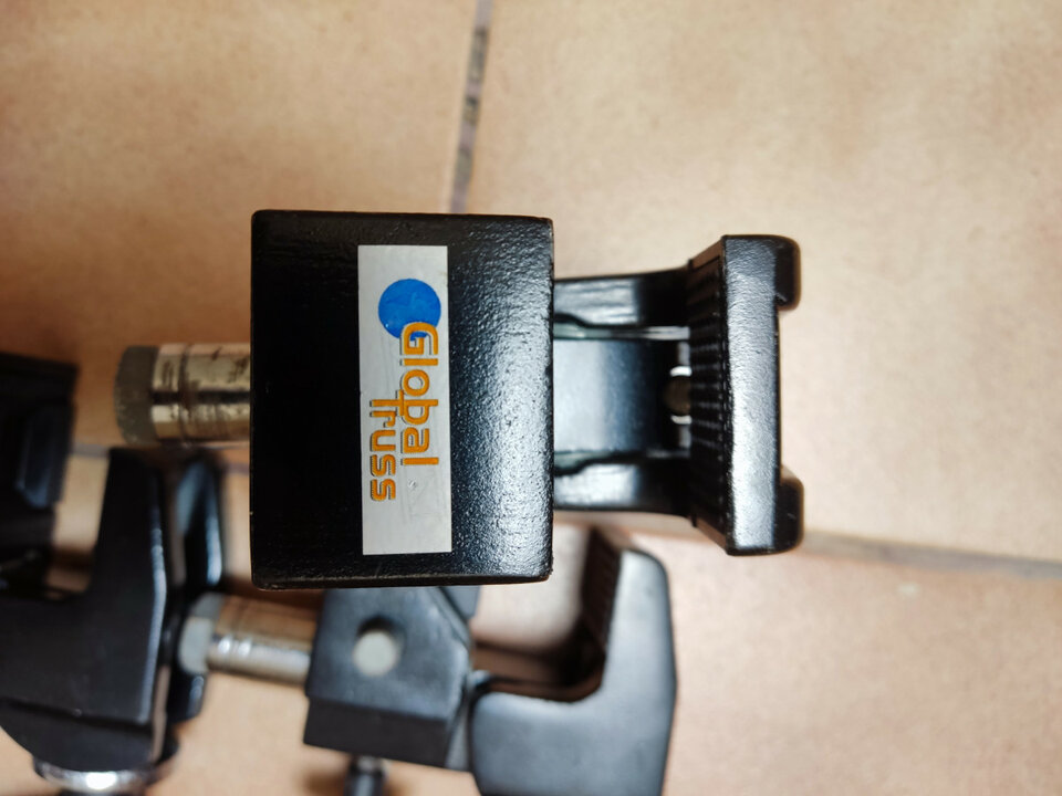 Abrazadera universal Global Truss