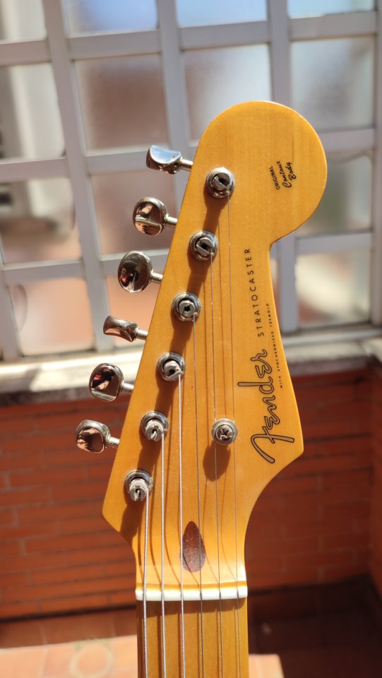 Stratocaster 56 Shell Pink MIJ de 1997 de segunda mano · Foto 5 de 8 · Toledo · 1200 €