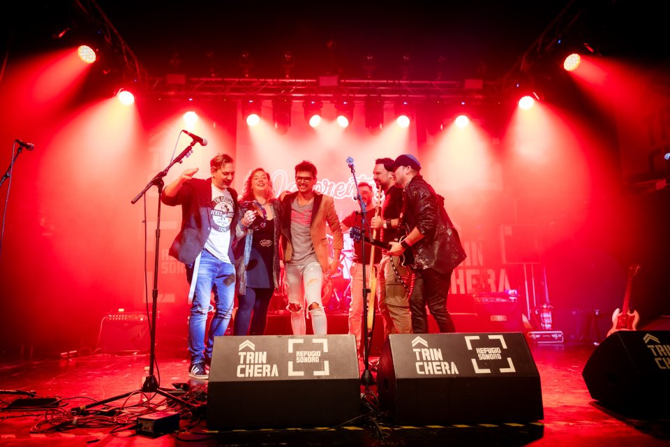 Buscamos cantante rock para proyecto en marcha de segunda mano · Foto 2 de 3 · Málaga