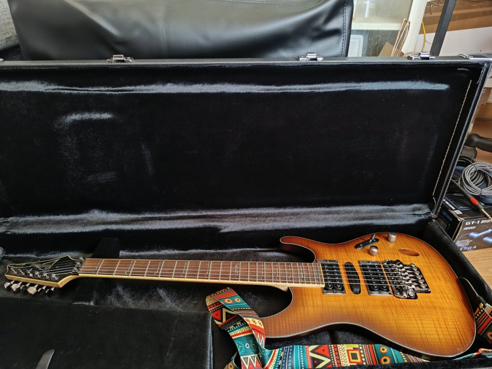 Ibanez S770fm + pastillas extra de segunda mano · Foto 9 de 10 · Zaragoza