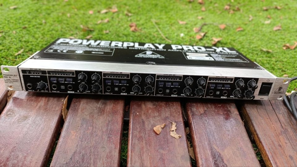 Behringer Powerplay PRO-XL HA4700 Amplificador distribuidor de auriculares de segunda mano · Foto 1 de 7 · Barcelona · 50 €