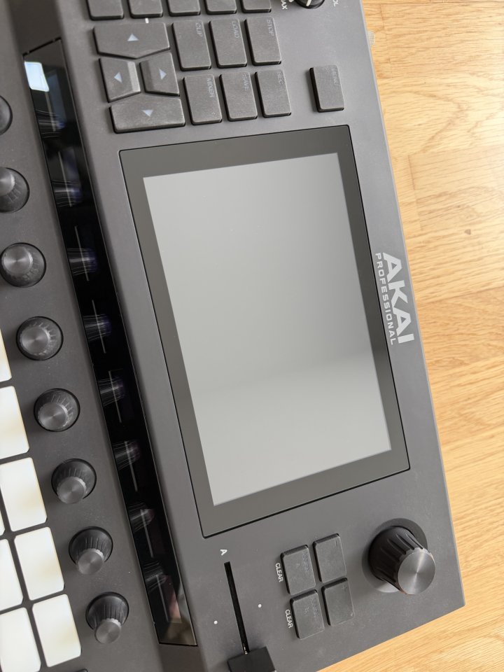 Akai Force + SSD 1TB Samsung. Workstation standalone, estado mint. de segunda mano · Foto 4 de 7 · Araba · 800 €