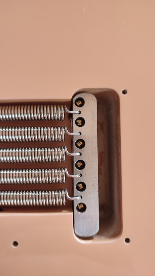 Stratocaster 56 Shell Pink MIJ de 1997 de segunda mano · Foto 7 de 8 · Toledo · 1200 €