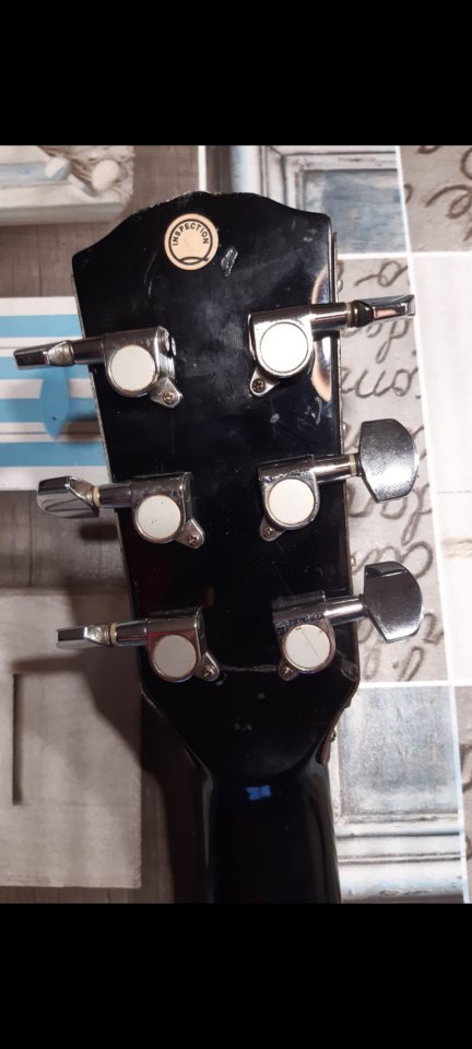 Fender Dreadnought Cutaway, Tapa Arce laminada  T-Bucket 300CE  Acústica