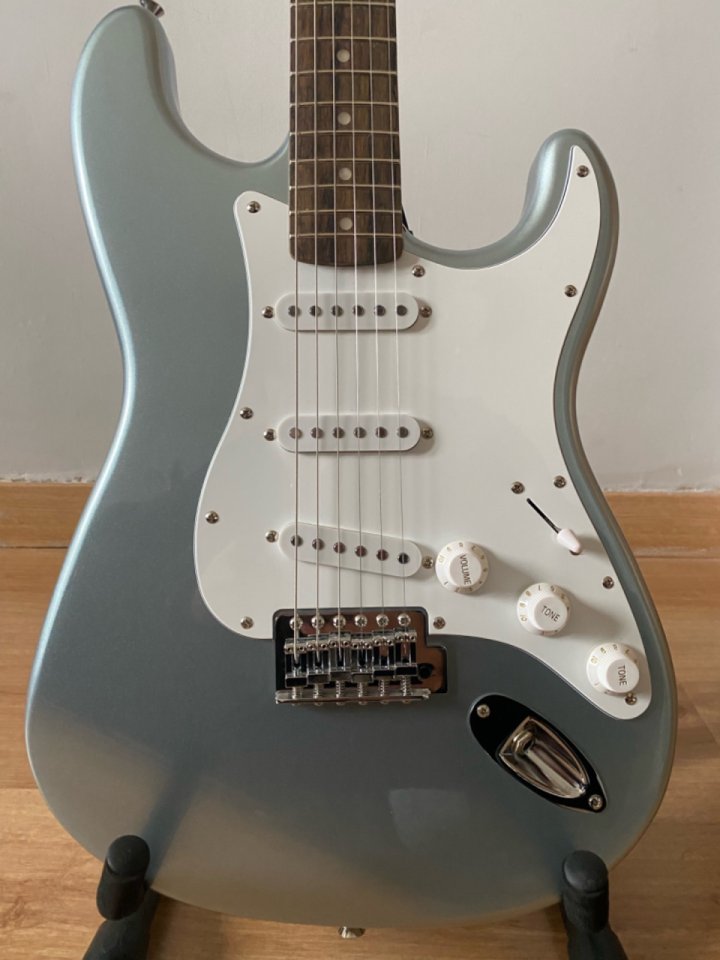 Squier Affinity Stratocaster Slick Silver de segunda mano · Foto 2 de 8 · Madrid · 135 €