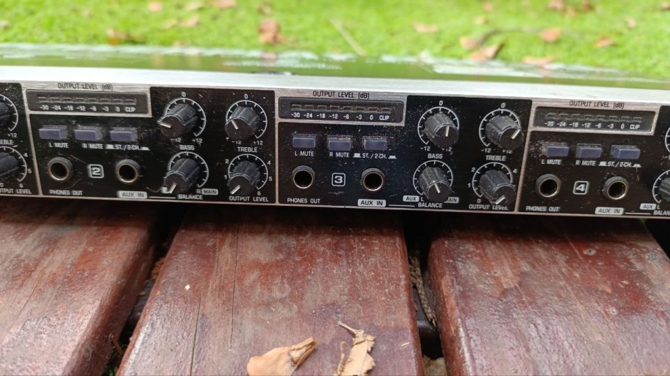Behringer Powerplay PRO-XL HA4700 Amplificador distribuidor de auriculares de segunda mano · Foto 3 de 7 · Barcelona · 50 €