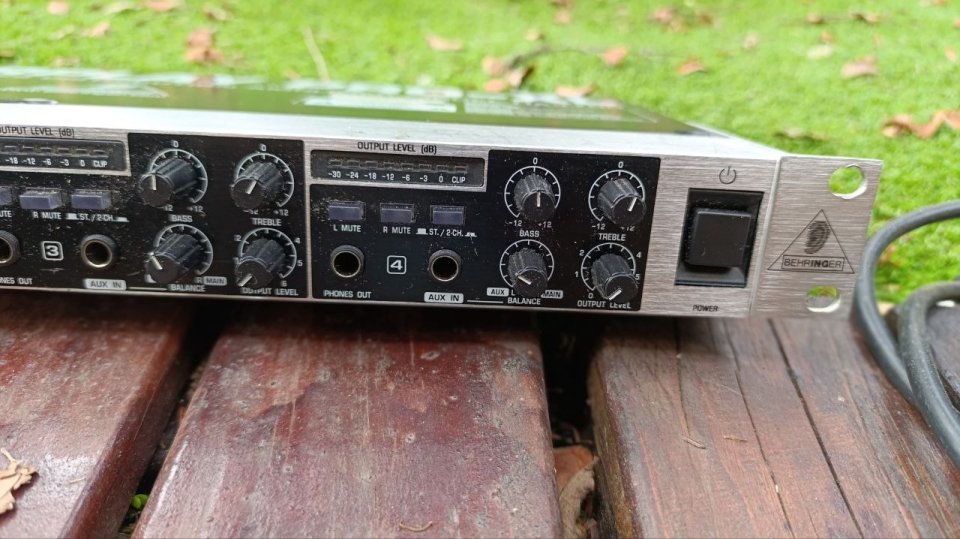 Behringer Powerplay PRO-XL HA4700 Amplificador distribuidor de auriculares de segunda mano · Foto 4 de 7 · Barcelona · 50 €