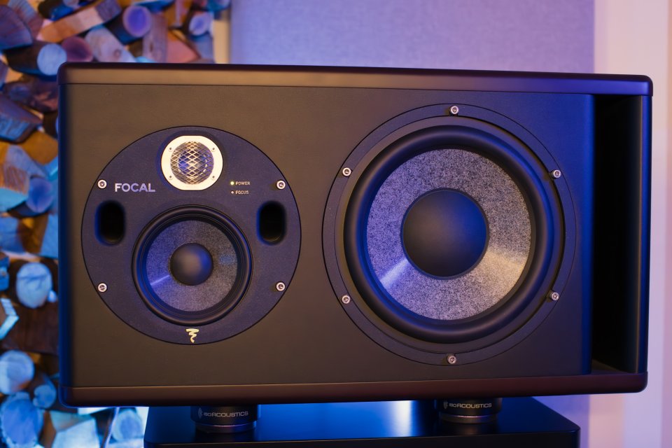 Focal Trio11 Be + ISO-PUCK 76 + Soportes e2MD Premium (H PRO) de segunda mano · Foto 1 de 4 · Las Palmas · 6500 €