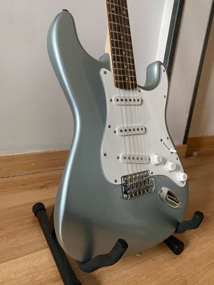 Squier Affinity Stratocaster Slick Silver de segunda mano · Foto 4 de 8 · Madrid · 135 €