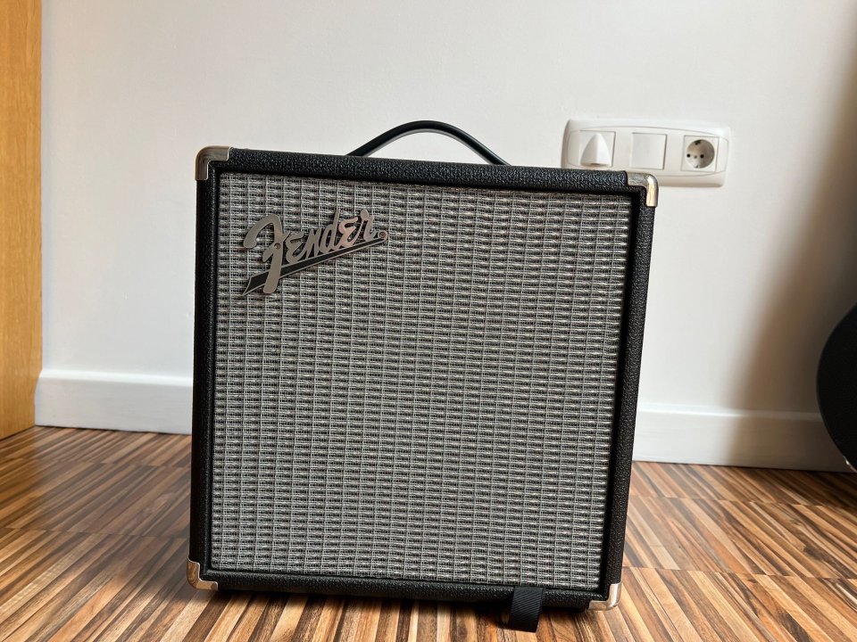 FENDER RUMBLE BASS 15 de segunda mano · Foto 3 de 5 · Alicante · 90 €