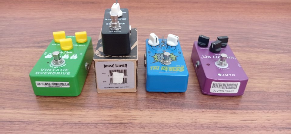 Lote de pedales de efectos de guitarra eléctrica de segunda mano · Foto 2 de 5 · Cuenca · 90 €