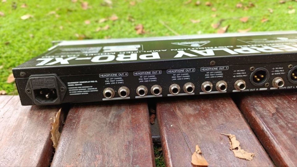 Behringer Powerplay PRO-XL HA4700 Amplificador distribuidor de auriculares de segunda mano · Foto 5 de 7 · Barcelona · 50 €