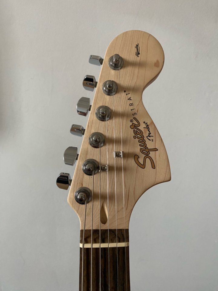 Squier Affinity Stratocaster Slick Silver de segunda mano · Foto 5 de 8 · Madrid · 135 €