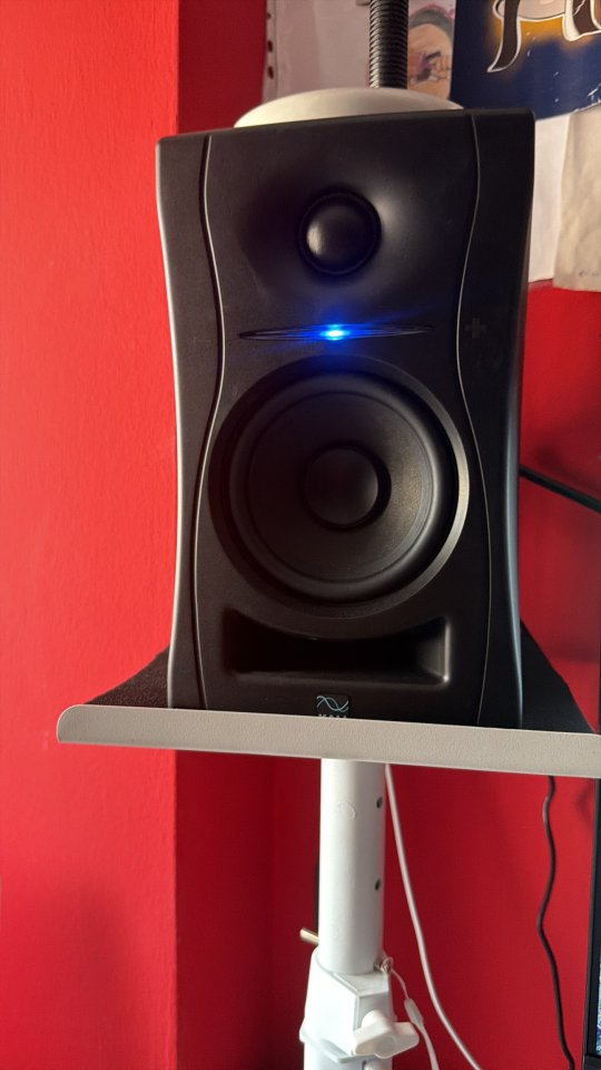 Kali Audio LP-UNF de segunda mano · Foto 3 de 3 · Madrid · 290 €