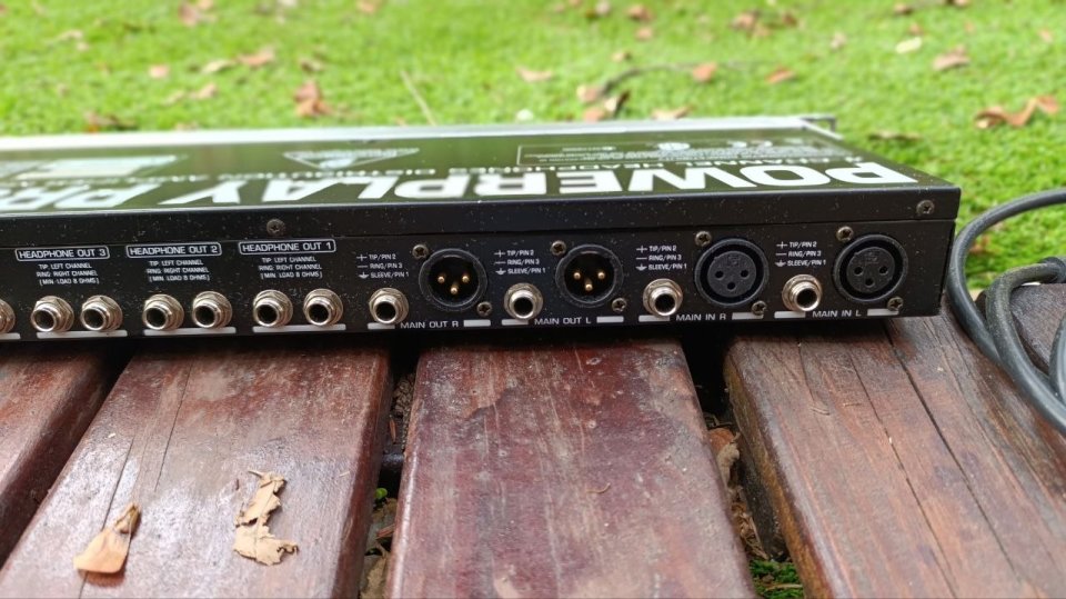Behringer Powerplay PRO-XL HA4700 Amplificador distribuidor de auriculares de segunda mano · Foto 6 de 7 · Barcelona · 50 €